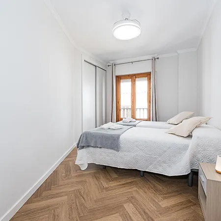 Spacious Renovated In The Heart Of *