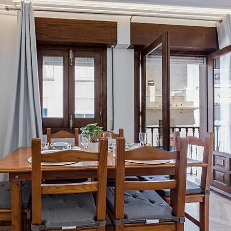 Apartment Spacious Renovated In The Heart Of *