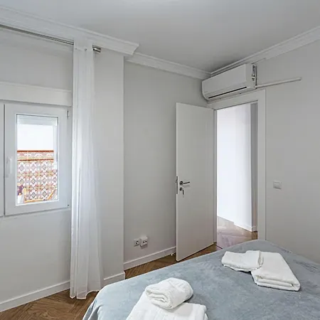 Spacious Renovated In The Heart Of * Nerja