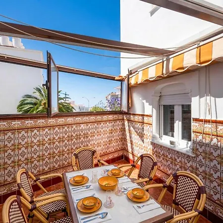 Spacious Renovated In The Heart Of Apartment *