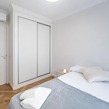 Apartment Spacious Renovated In The Heart Of