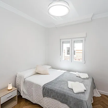 Apartment Spacious Renovated In The Heart Of *