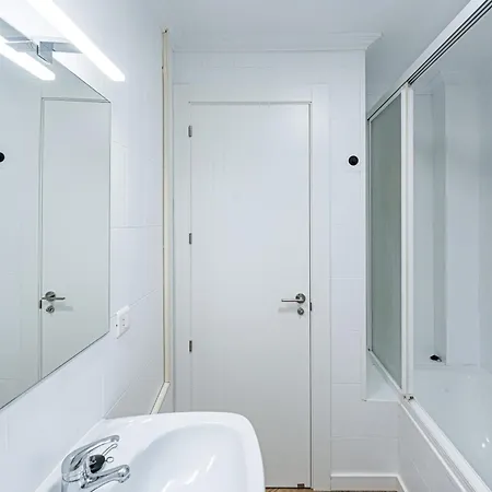 Apartment Spacious Renovated In The Heart Of
