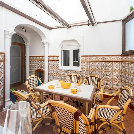 Apartment Spacious Renovated In The Heart Of *