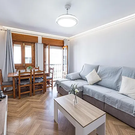 Spacious Renovated In The Heart Of * Nerja
